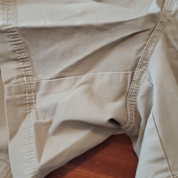 Eddie Bauer khaki shorts - Picture 6 of 9